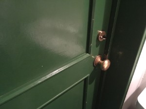 緑色のドア
